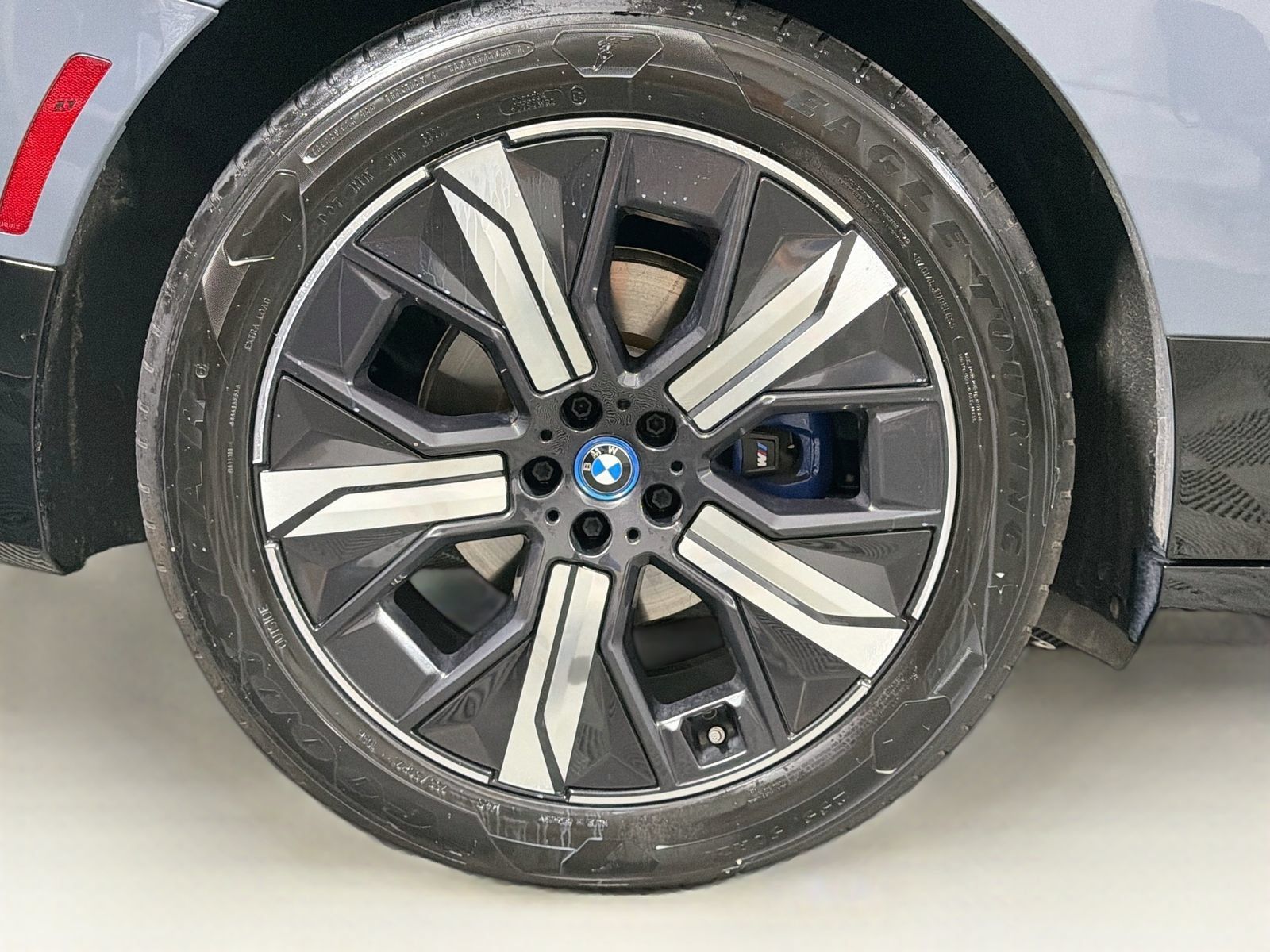 Certified 2023 BMW iX M60 w/ Executive Package AWD/4WD image 35