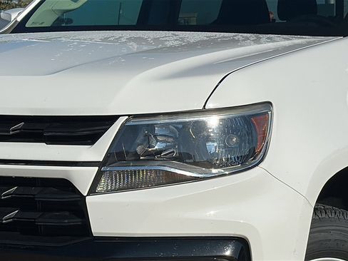 Used 2022 Chevrolet Colorado LT w/ LT Convenience Package image 4