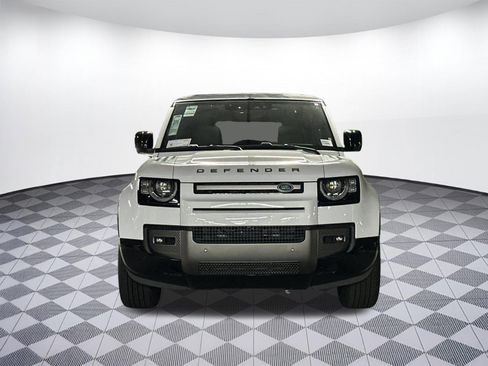 Used 2025 Land Rover Defender 130 X-Dynamic SE AWD/4WD image 17