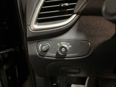 Used 2020 Chevrolet Trax LT w/ LT Convenience Package image 36