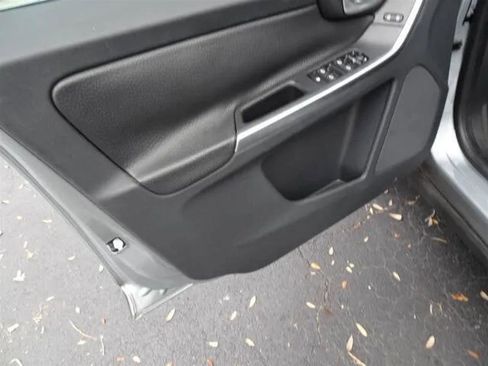 Used 2010 Volvo XC60 T6 image 32