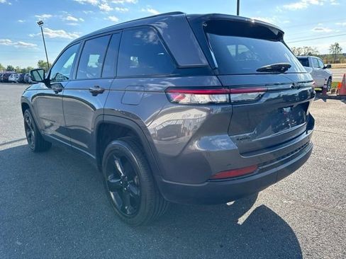 Used 2023 Jeep Grand Cherokee Altitude AWD/4WD image 22