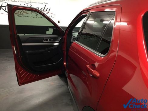 Used 2017 Ford Explorer XLT image 19