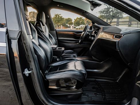 Used 2017 Tesla Model X 75D image 37