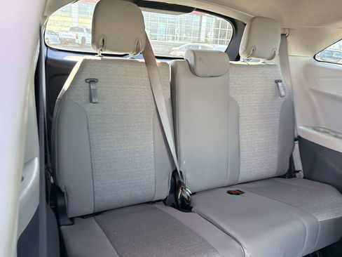 Used 2024 Toyota Sienna LE image 17