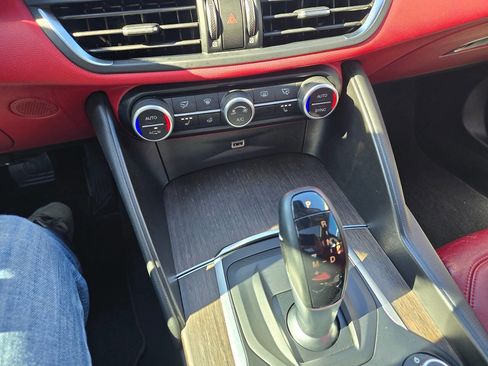 Used 2018 Alfa Romeo Giulia Ti image 27