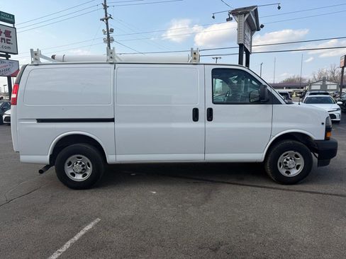 Used 2019 Chevrolet Express 3500 w/ Driver Convenience Package image 4