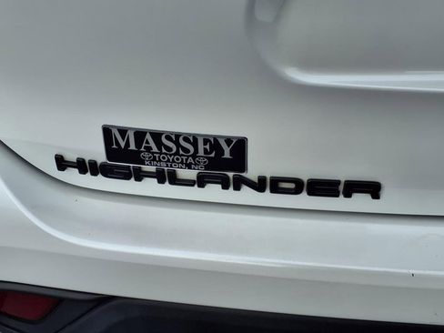 Used 2023 Toyota Highlander L image 9