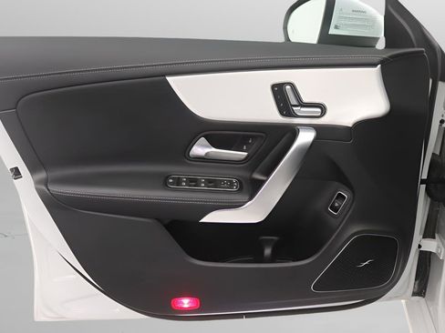 Used 2023 Mercedes-Benz CLA 250 image 17