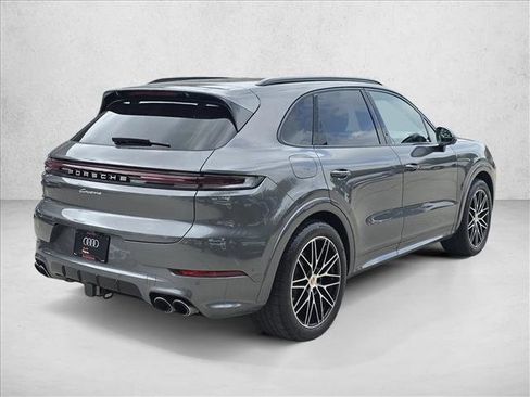 Used 2025 Porsche Cayenne image 5