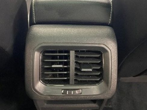 Used 2021 Volkswagen Tiguan SE w/ Panoramic Sunroof Package image 23