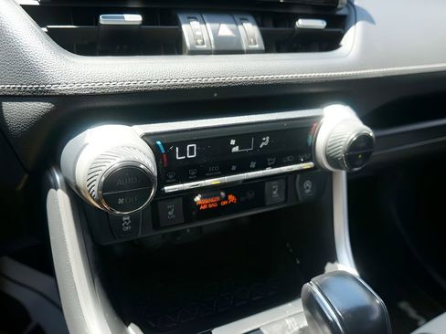 Used 2020 Toyota RAV4 XLE Premium AWD/4WD image 25