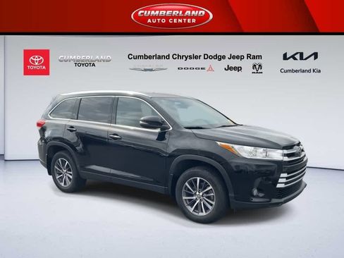Used 2019 Toyota Highlander XLE image 2