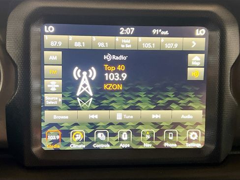 Used 2023 Jeep Wrangler Unlimited AWD/4WD image 11