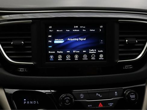 Used 2020 Chrysler Pacifica Touring-L FWD image 22