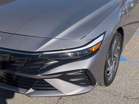 Certified 2024 Hyundai Elantra SEL w/ Convenience Package image 10