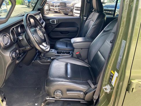 Used 2023 Jeep Wrangler Unlimited Sahara AWD/4WD image 9