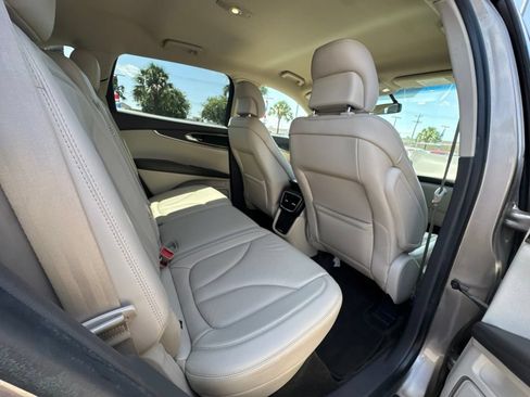 Used 2018 Lincoln MKX Select w/ Select Plus Package FWD image 21