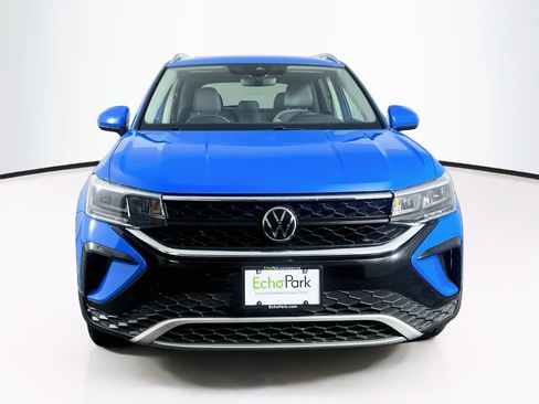 Used 2024 Volkswagen Taos SE AWD/4WD image 2
