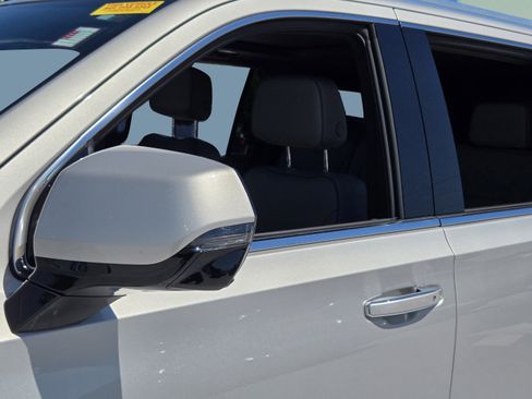 Used 2023 GMC Yukon XL SLT w/ SLT Luxury Package RWD image 8