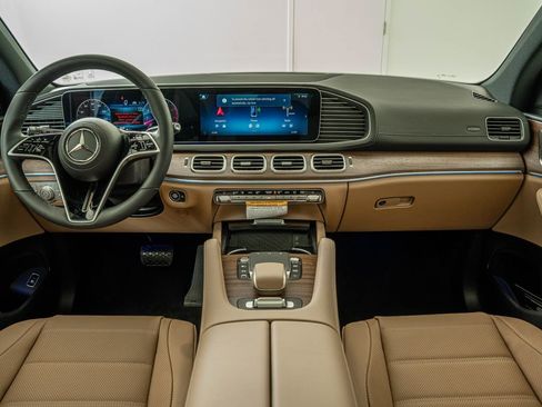 New 2026 Mercedes-Benz GLS 450 4MATIC image 28