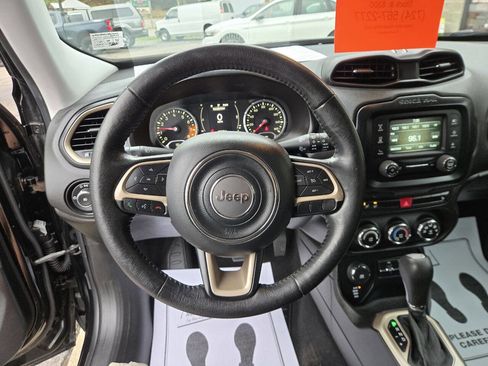 Used 2017 Jeep Renegade Latitude w/ Cold Weather Group image 12