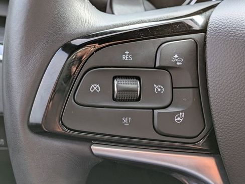 Used 2023 Buick Enclave Essence image 24