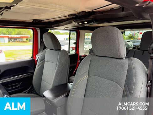 Used 2025 Jeep Wrangler Unlimited Sahara AWD/4WD image 11