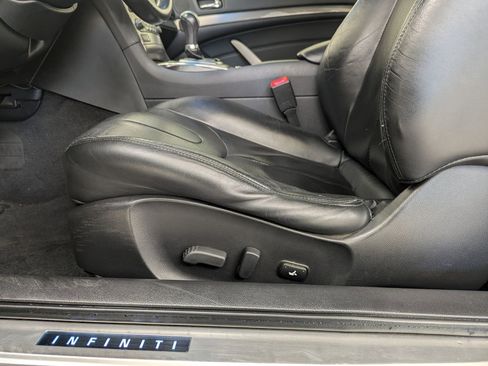 Used 2011 INFINITI G37 Journey w/ Premium Pkg image 12