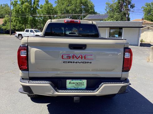 Used 2024 GMC Canyon Elevation w/ Elevation Premium Package AWD/4WD image 8