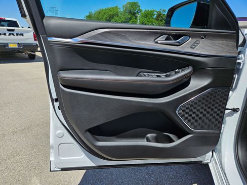 New 2025 Jeep Grand Cherokee L Overland w/ Advanced Protech Group III image 11