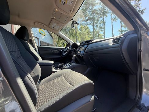 Used 2018 Nissan Rogue SV w/ Premium Package FWD image 19