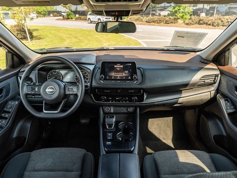 Used 2023 Nissan Rogue SV FWD image 21