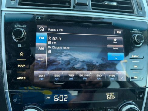 Used 2018 Subaru Outback 3.6R Limited AWD/4WD image 11