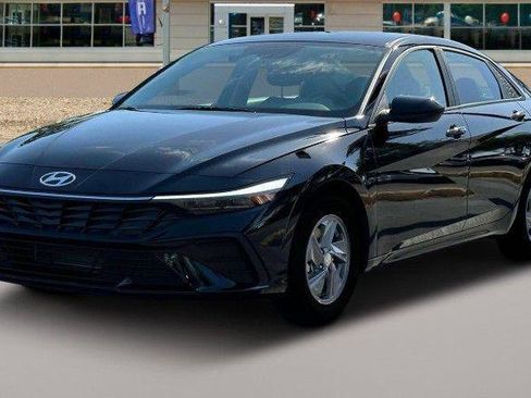 New 2025 Hyundai Elantra SE image 1