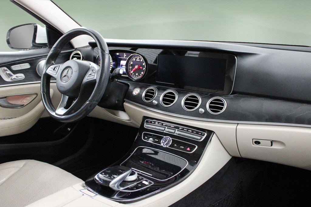 Used 2017 Mercedes-Benz E 300 4MATIC image 21