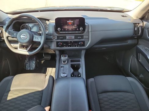 Used 2024 Nissan Pathfinder S AWD/4WD image 18