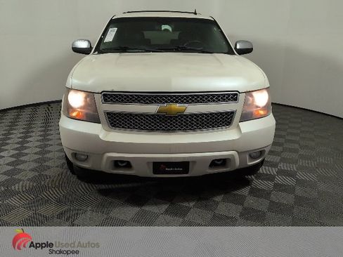 Used 2011 Chevrolet Tahoe LTZ image 2