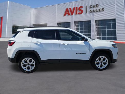Used 2025 Jeep Compass Latitude w/ Sun & Sound Group AWD/4WD image 5