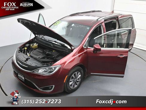 Used 2019 Chrysler Pacifica Touring-L Plus FWD image 39