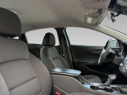 Used 2025 Chevrolet Malibu LT image 9