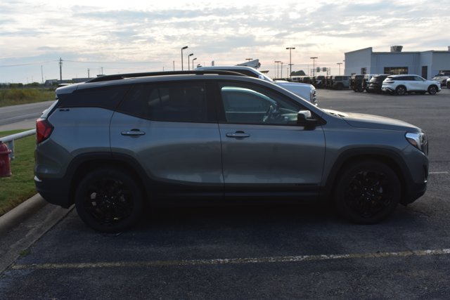 Used 2020 GMC Terrain SLE w/ Driver Convenience Package FWD image 4