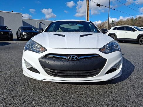 Used 2016 Hyundai Genesis 3.8 image 2