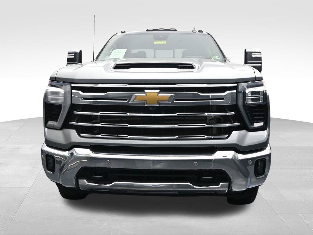 Used 2025 Chevrolet Silverado 3500 LTZ w/ LTZ Plus Package AWD/4WD image 8