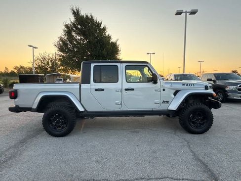 Used 2023 Jeep Gladiator Sport AWD/4WD image 6