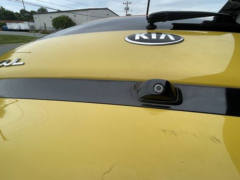 Used 2016 Kia Soul + image 21