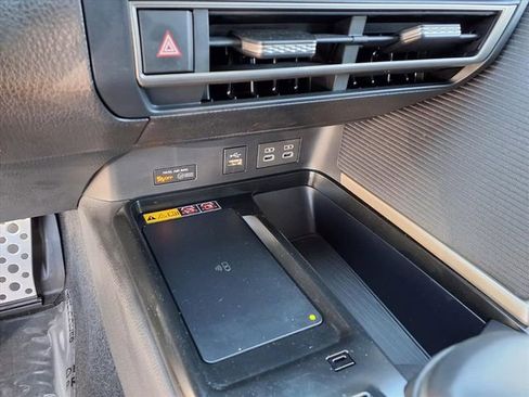 Used 2025 Toyota Camry SE image 19