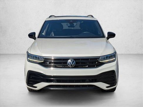 Used 2022 Volkswagen Tiguan SE R-Line image 2