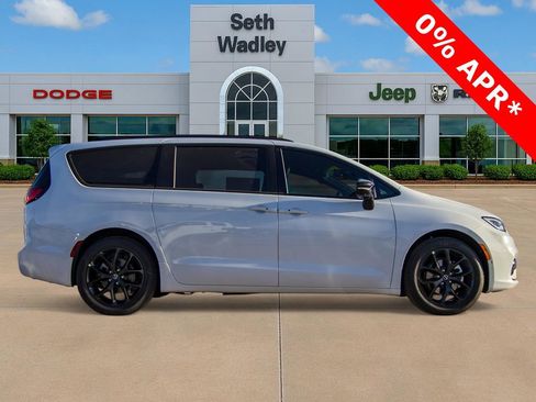 New 2026 Chrysler Pacifica Select w/ S Appearance Package image 8