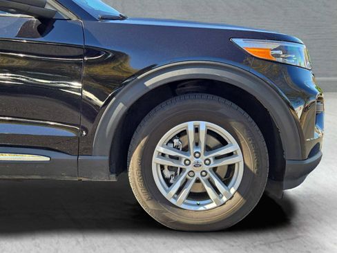 Used 2024 Ford Explorer XLT image 30